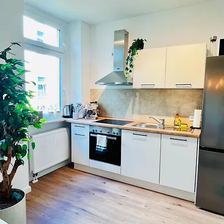Casa Clara - Helle 2-zi-whg Nahe Uniklinik & Zentrum, Kueche Und Smarttv 아파트