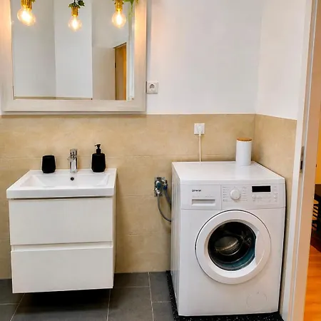 Casa Clara - Helle 2-zi-whg Nahe Uniklinik & Zentrum, Kueche Und Smarttv 아파트 마그데부르크